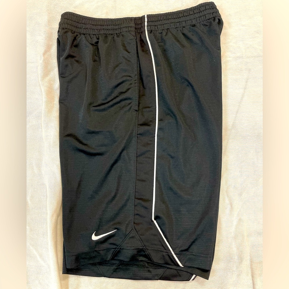 NIKE men’s size large black athletic shorts